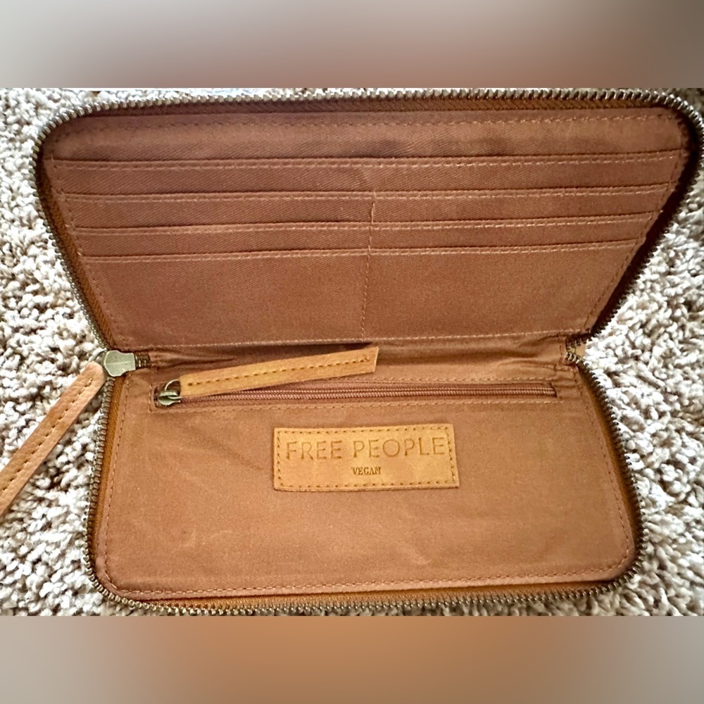 NWT Free People Distressed Brown Vegan Wallet - Picture 4 of 8